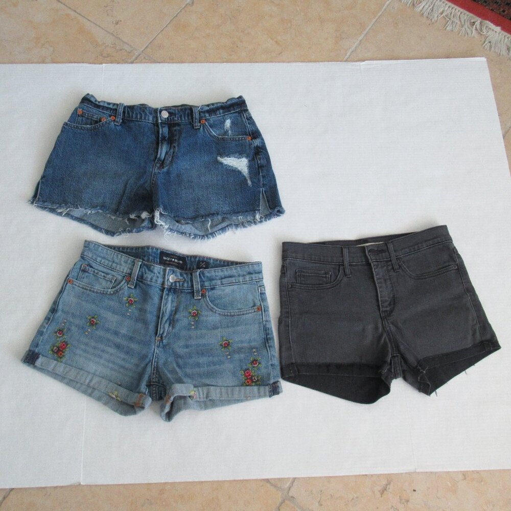 Bundle of 3 Woman's Denim Shorts LUCKY BRAND, LEVIS AND GAP Size 27/28